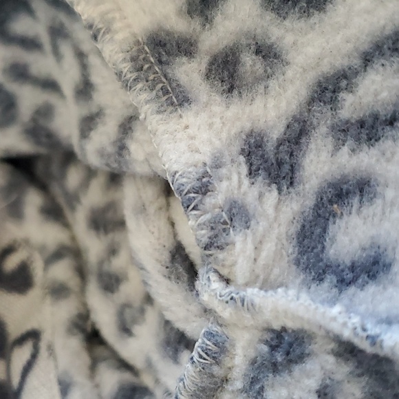 Victoria's Secret Robe - Picture 9 of 12